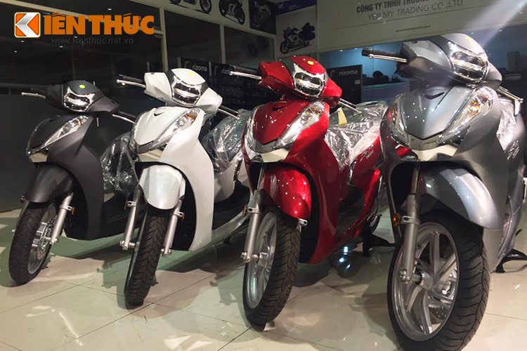 Những chiếc  Honda SH300i phiên bản 2016 vừa được nhập về thị trường Việt Nam chính là phiên bản mới nhất của mẫu scooter PKL được Honda cho ra mắt vào trung tuần tháng 6/2015 vừa qua.